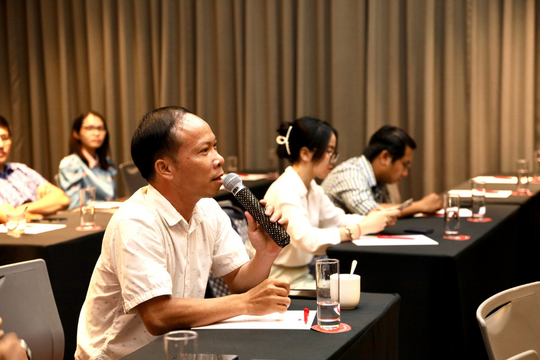 Discussion between speakers and participants